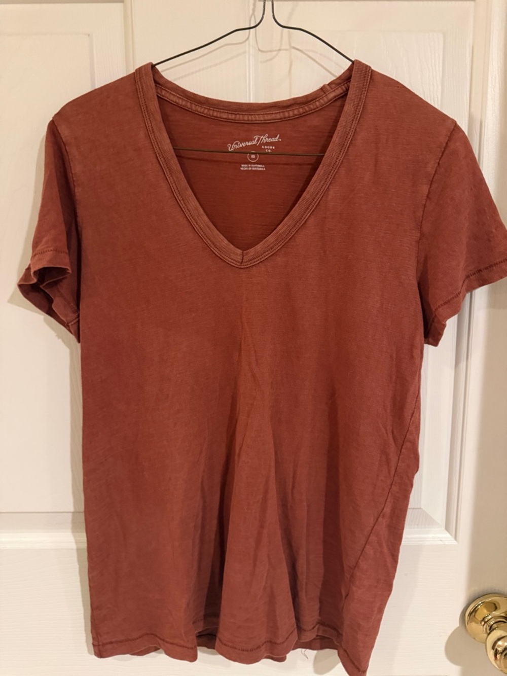 Universal Thread Womens V-Neck Tee in Rust Brown